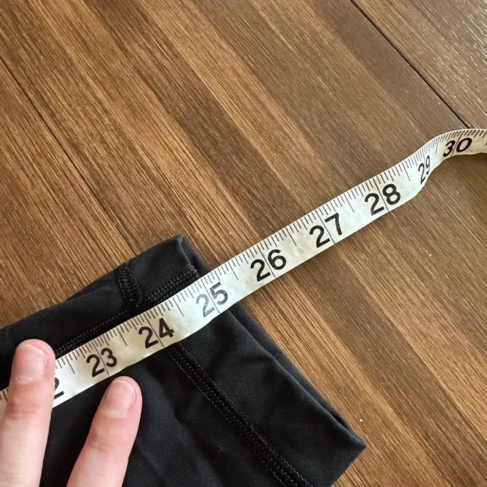 Lululemon Wunder Under High-Rise Tight 25" *Full-On Luxtreme black
W5BPAS
Size 8 - Picture 7 of 8